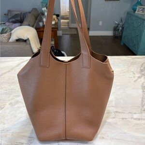 Elegant Tan Leather Tote Bag